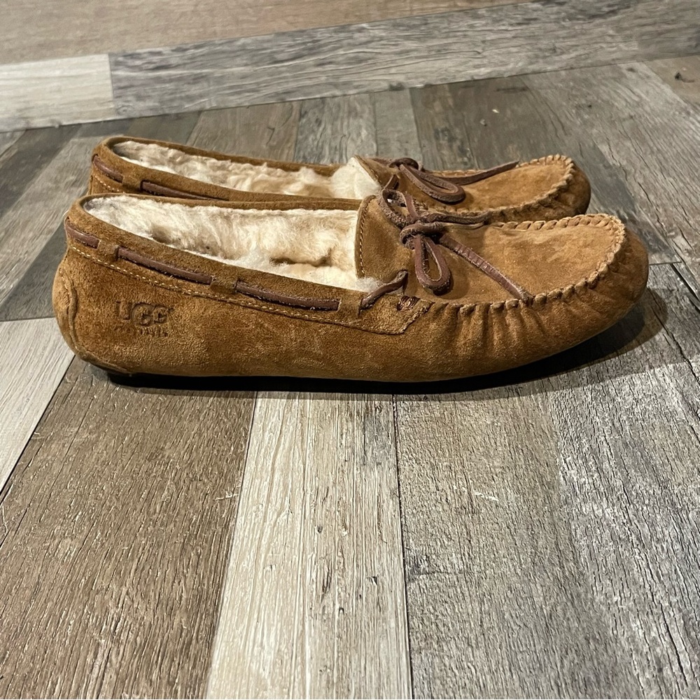 UGG Dakota Chestnut Suede Sheepskin Moccasins Slippers Shoes 5612 Women’s 8 TAN